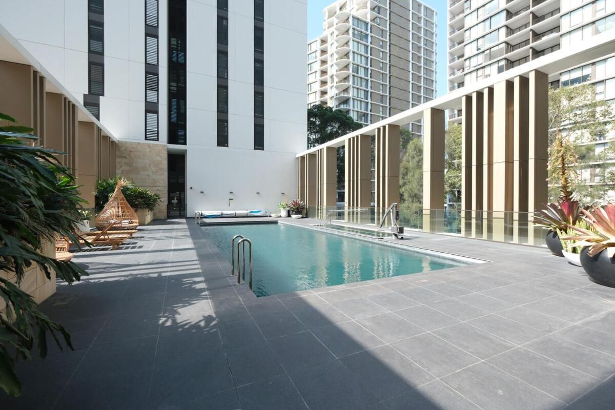 Mq Lux 2br With Study, Pool, Free Parking, Metro Apartment Sydney
